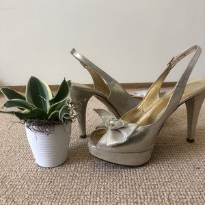 Browns B2 slingback heels with bow